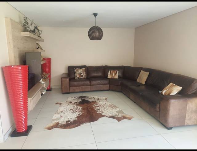 4 BEDROOM HOUSE FOR SALE IN WALDRIFT